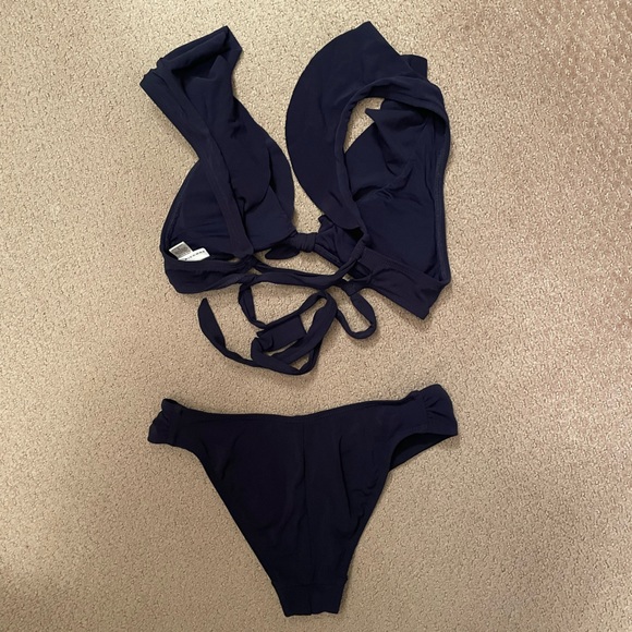 Robin Piccone tie back ruffle bikini - Picture 3 of 6
